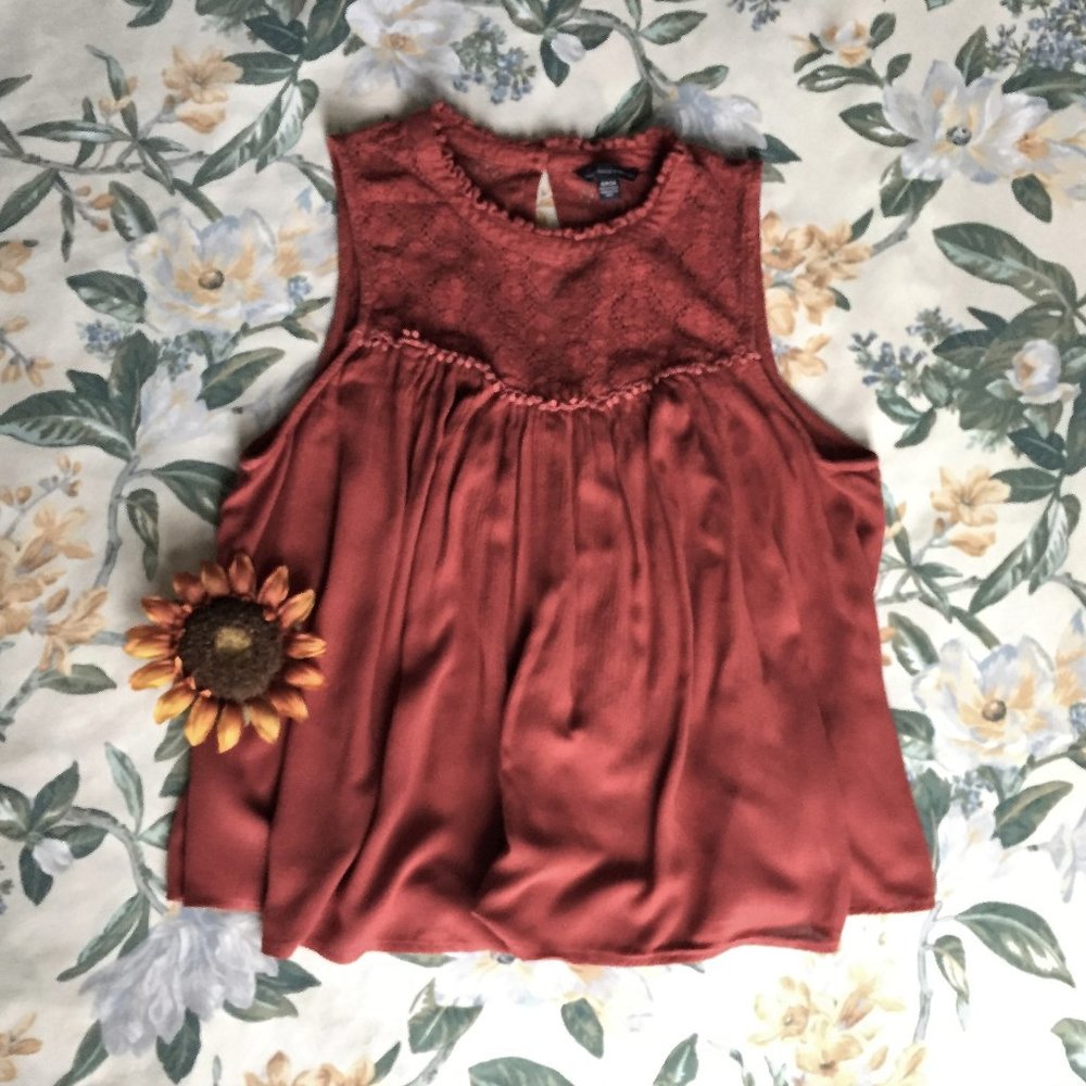 Flowy AE Lace Tank Top w/ a Back Keyhole Cutout